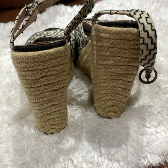 Cream and black heels perfect for summer - Picture 3 of 4